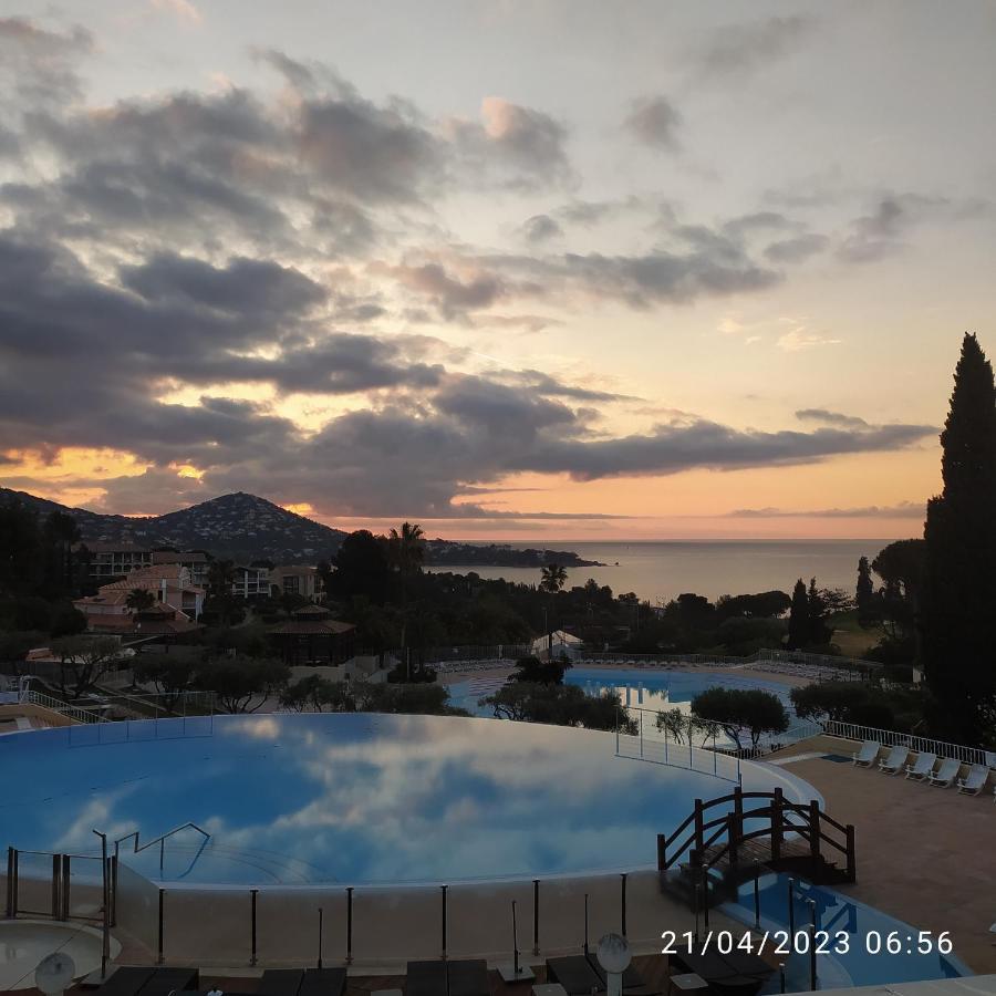Studio 4P Vue Mer Calme Cap Esterel Saint-Raphaël Buitenkant foto